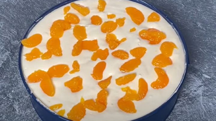 Vláčný pudinkový koláč s mandarinkami