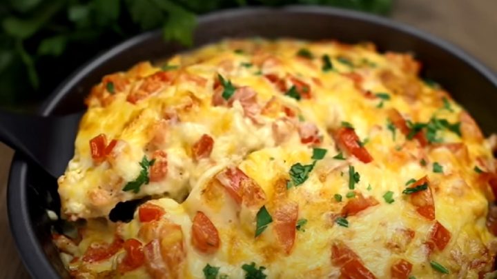 Kuřecí plátky s bramborami a rajčaty