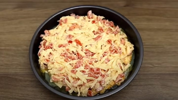 Kuřecí plátky s bramborami a rajčaty