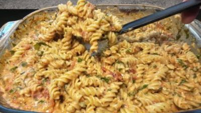 Těstoviny s krémovou rajčatovou omáčkou