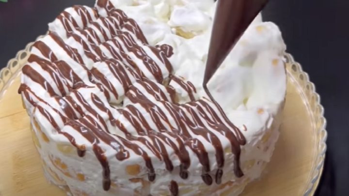 Dort z odpalovaného těsta s čokoládou