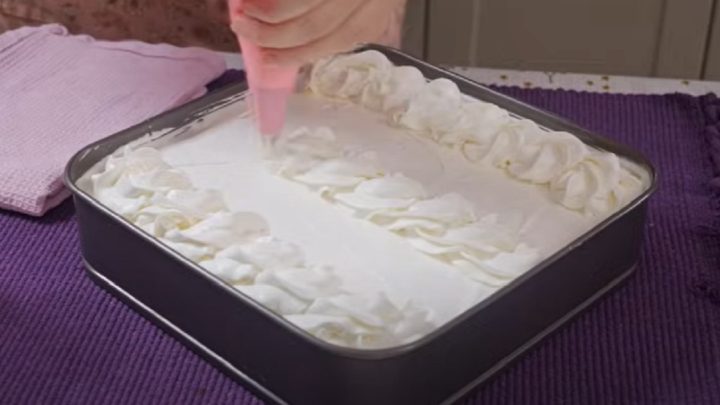 Šlehačkové kostky s piškotovým krémem