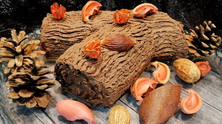 Čokoládové vánoční poleno se šlehačkou Čokoládové vánoční poleno se šlehačkou