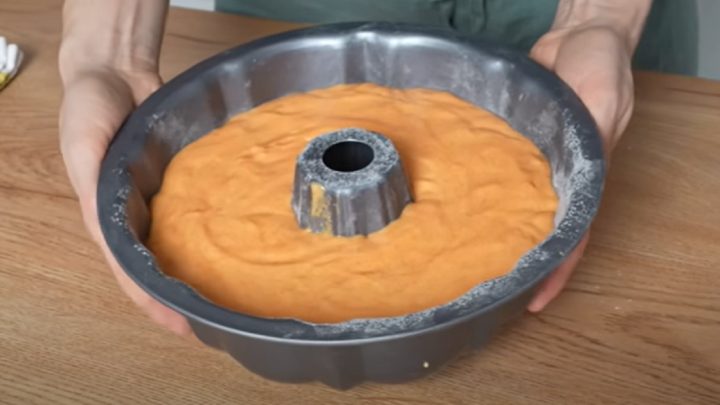 Nadýchaná mrkvová bábovka s vanilkou