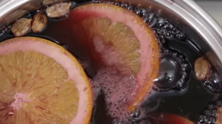 Červené svařené víno s medem