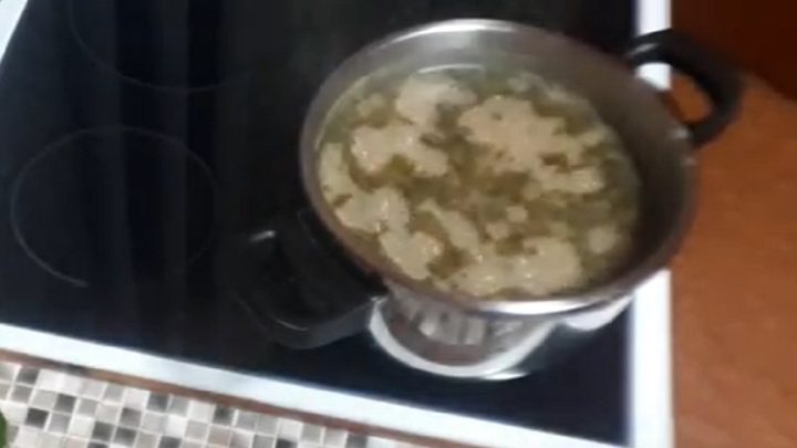 Staročeská kroupová polévka se zeleninou