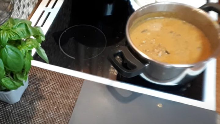 Záhorácký guláš se sušenými houbami