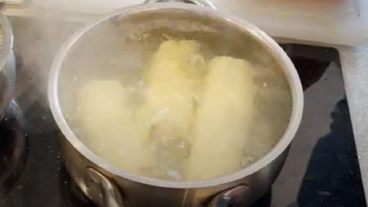 Domácí bramborové knedlíky s vejcem