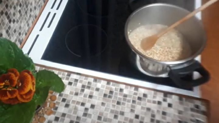 Staročeská kroupová polévka se zeleninou