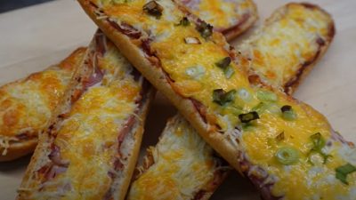 Zapečené bagety se šunkou a sýrem