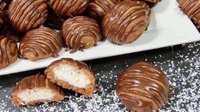 Kuličky s kokosovou náplní a čokoládou