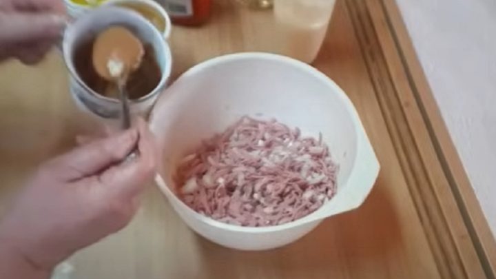 Sloní žrádlo na chlebíčky se salámem