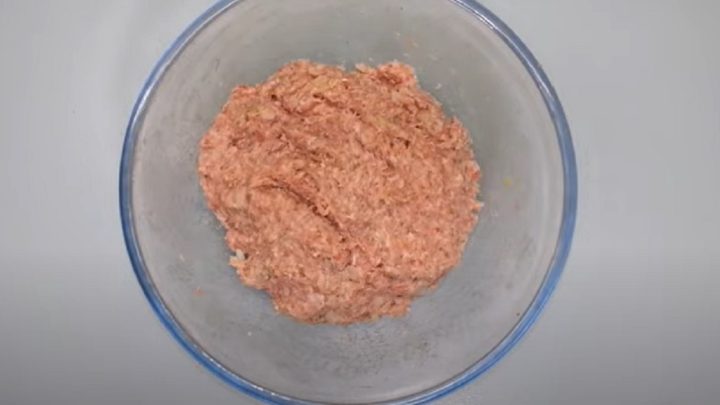 Roláda z mletého masa se sýrem