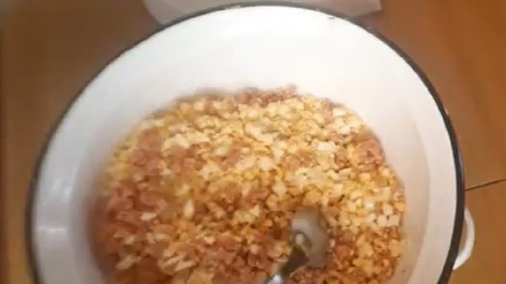 Bramborový salát se salámem a vejci