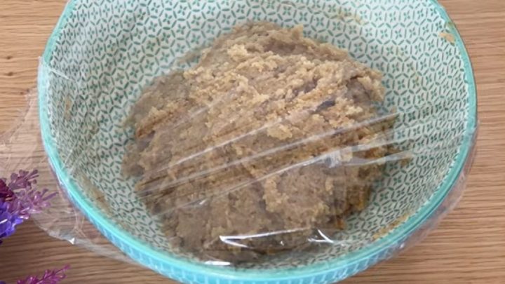 Ořechová hnízda s džemem a mandlemi