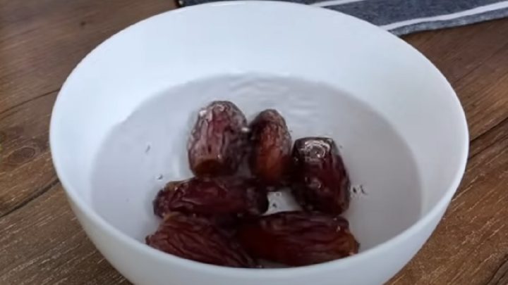 Zdravé Snickers s čokoládou a arašídy