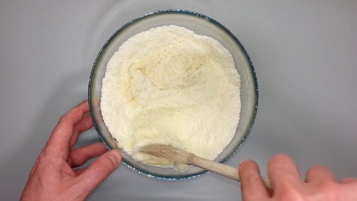 Kokosové suky z tříbarevného těsta