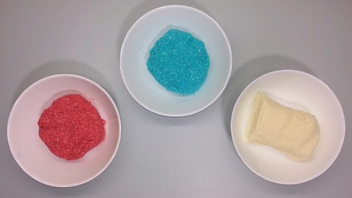 Kokosové suky z tříbarevného těsta