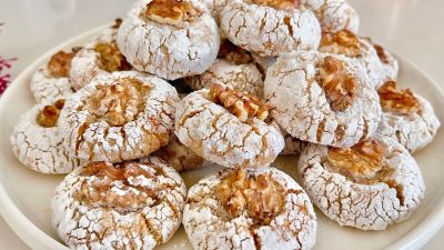 Ořechová hnízda s džemem a mandlemi