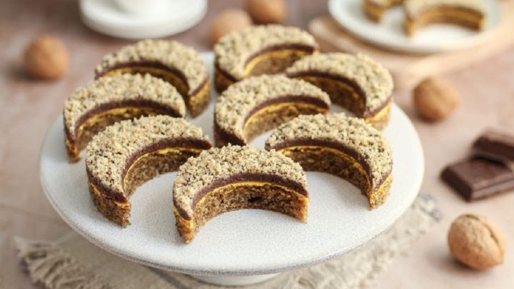 Ořechové měsíčky s čokoládovou polevou