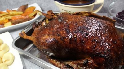 Husa nadívaná jablky s pomerančem