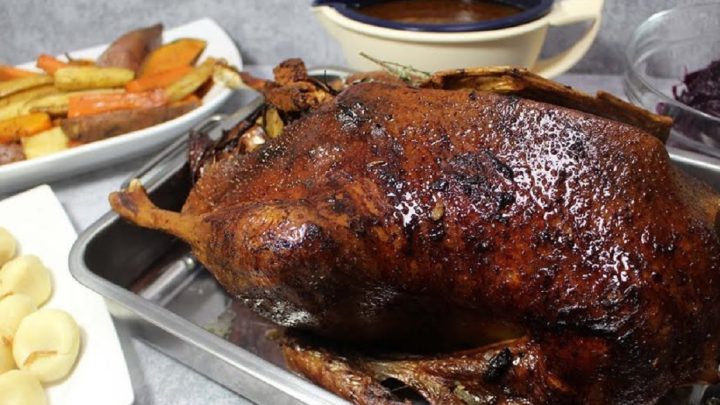 Husa nadívaná jablky s pomerančem Husa nadívaná jablky s pomerančem