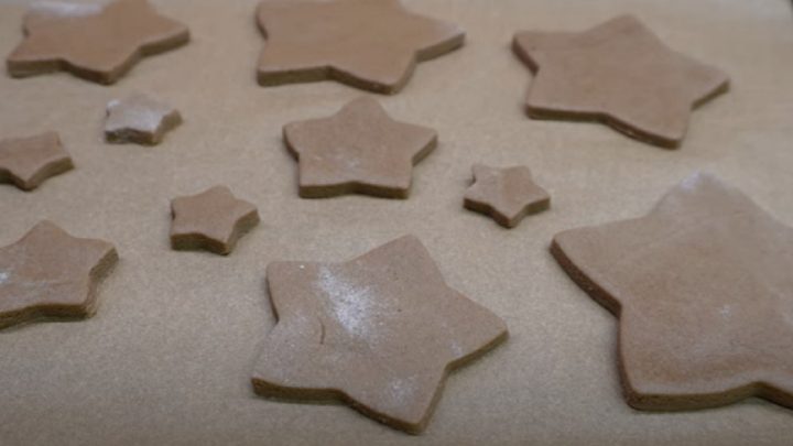 Vánoční perníkový strom s medem