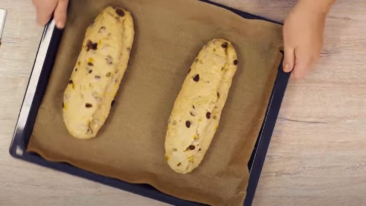 Poctivá vánoční štola z kynutého těsta