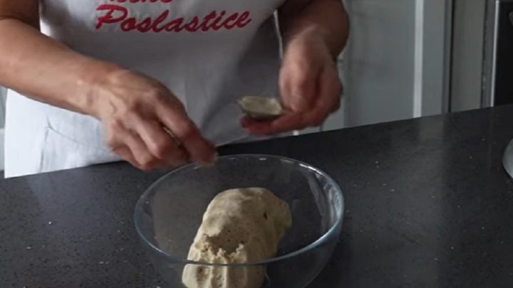 Ořechy plněné krémem s vanilkou