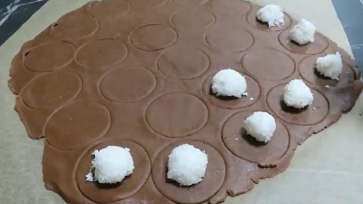 Kuličky s kokosovou náplní a čokoládou