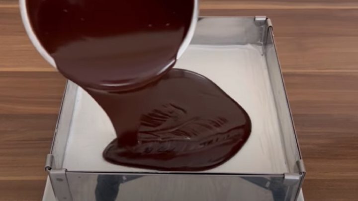 Krupicové řezy se smetanou a kakaem