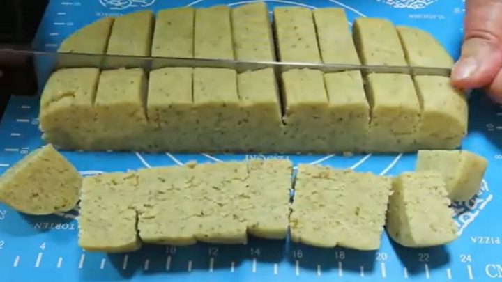 Polomáčené rohlíčky s ořechy a čokoládou