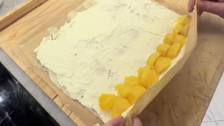 Sýrová roláda se šunkou a broskvemi