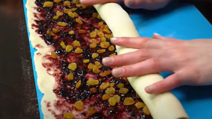 Vánoční rozinkový cop s džemem