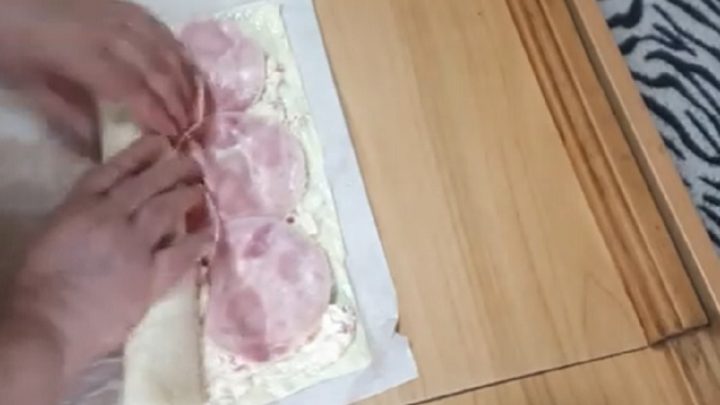 Sýrová roláda se 2 druhy náplní