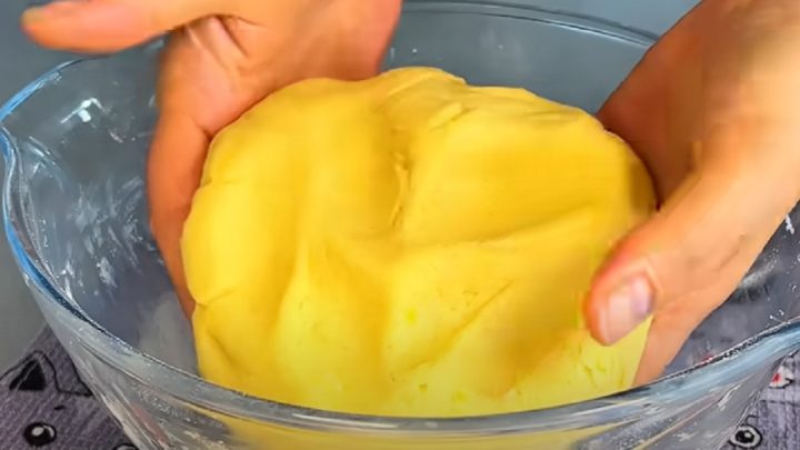 Jablečné řezy s čokoládovou polevou a ořechy