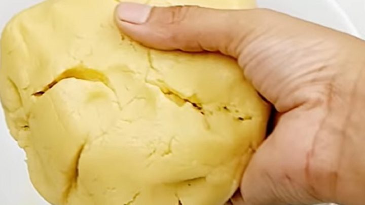 Křehké máslové kytičky s kokosem