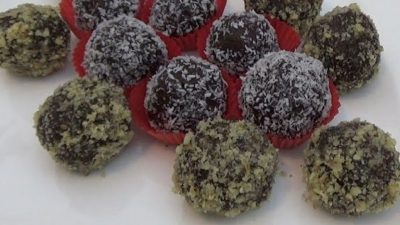 Vánoční rumové kuličky s kokosem a ořechy