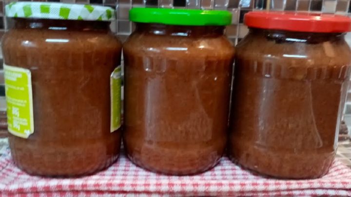 Domácí jablečná povidla se skořicí Domácí jablečná povidla se skořicí