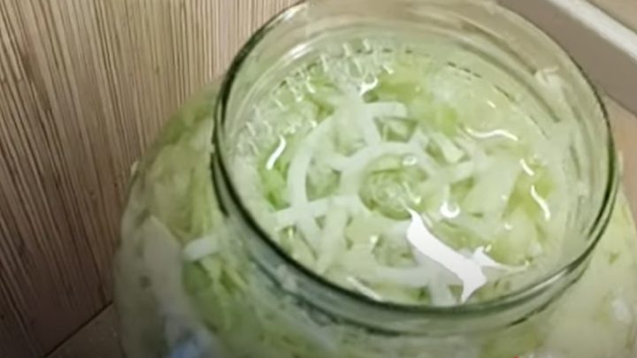 Kysané zelí do skla s divokým kořením