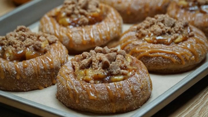 Skořicové sušenky s jablečnou náplní Skořicové sušenky s jablečnou náplní