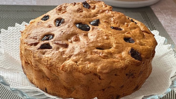 Jablečný koláč bez cukru s brusinkami