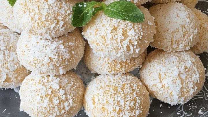 Sněhové kuličky s meruňkami a kokosem Sněhové kuličky s meruňkami a kokosem