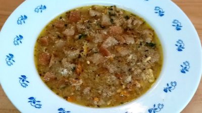 Levná chlebová polévka s petrželkou