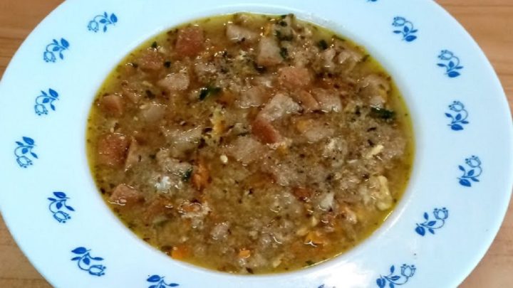 Levná chlebová polévka s petrželkou Levná chlebová polévka s petrželkou