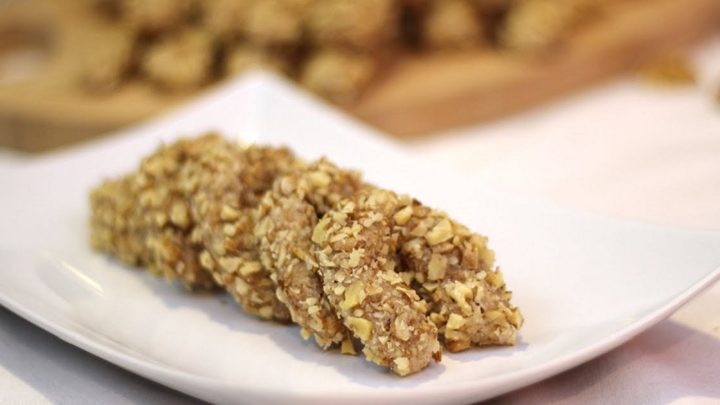 Křehké ořechové rohlíčky se sušenkami