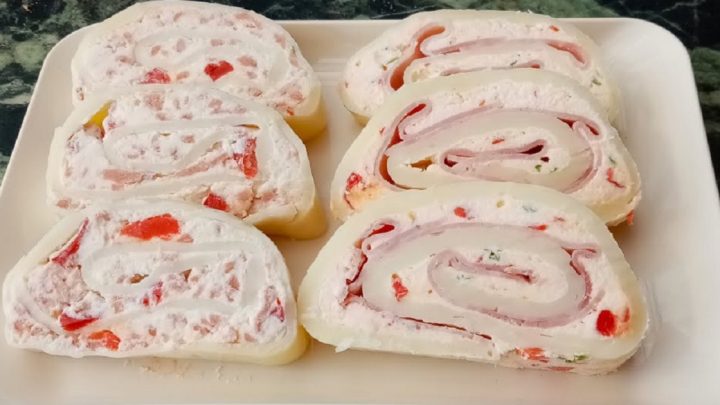 Sýrová roláda se 2 druhy náplní Sýrová roláda se 2 druhy náplní