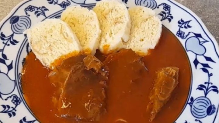 Rajská omáčka s hovězím masem a zeleninou Rajská omáčka s hovězím masem a zeleninou