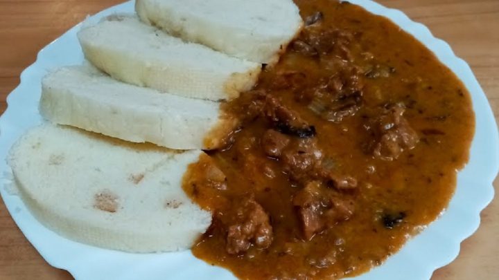 Záhorácký guláš se sušenými houbami