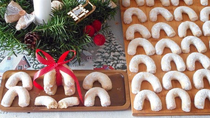 Tradiční vanilkové rohlíčky s ořechy